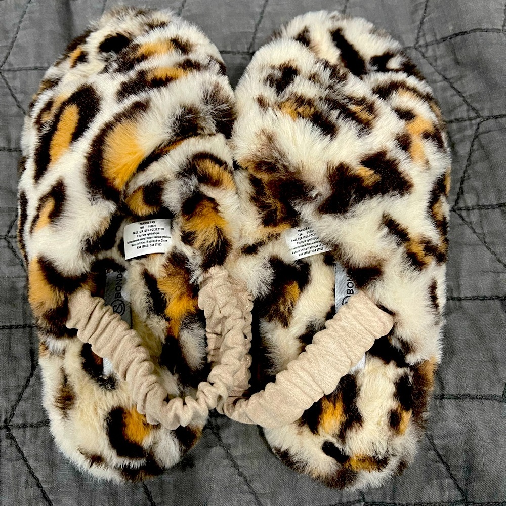 Little Kids NWOT Fuzzy Slippers Size 13